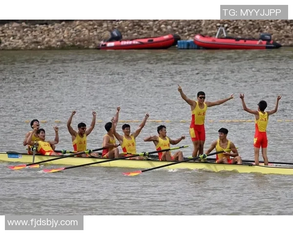 中国赛艇男队八人艇冲金成功，历史首次