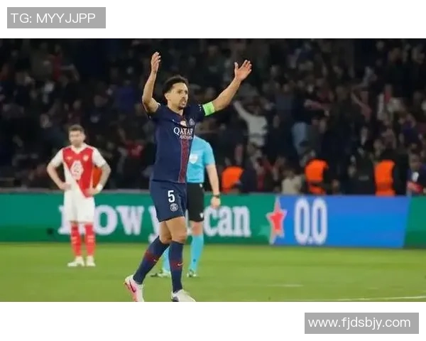 球迷炸锅:巴黎这一行为引热议! 球迷炸锅:巴黎这一行为引热议!